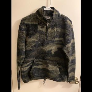 camo pullover✨🖤